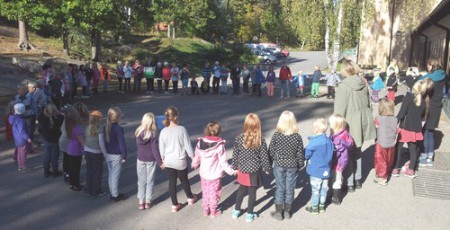Efter lunch räknade lärarna ihop alla klassers varv... Tillsammans hade vi sprungit 377 varv!